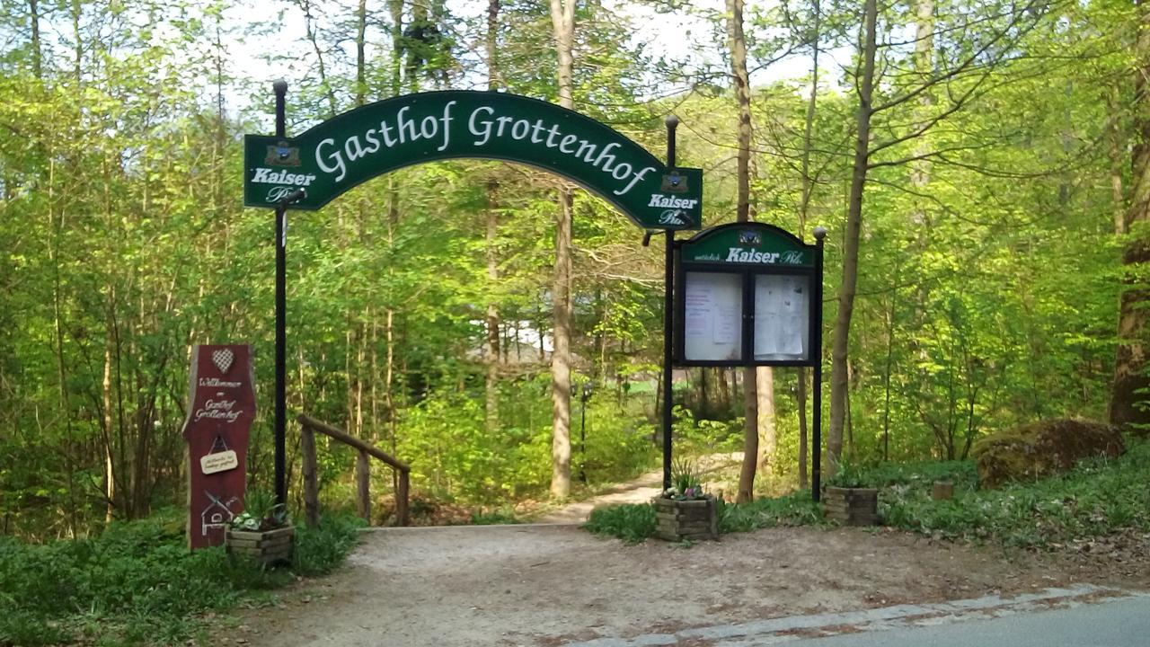 Gasthof Grottenhof Hotel Neuhaus an der Pegnitz Exterior photo